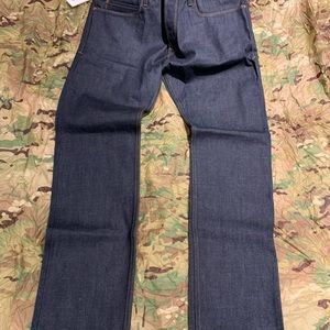 BNWT Freenote Rios, size 33, slim straight